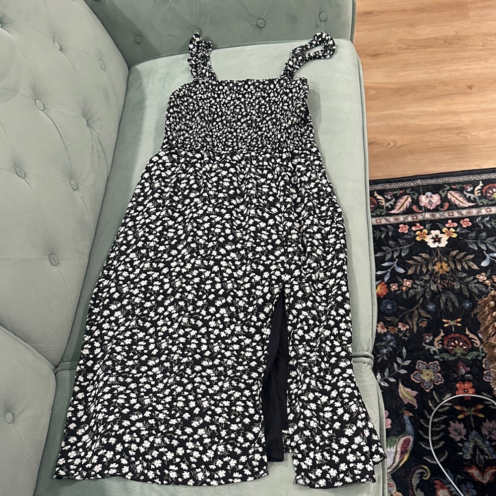 Abercrombie & Fitch Black and White Floral dress with slit size large